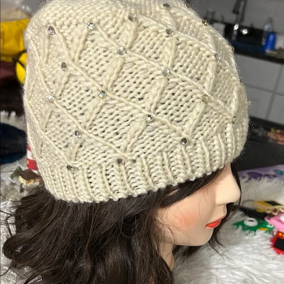 Elegant Cream Knit Beanie with Rhinestones - Picture 5 of 5